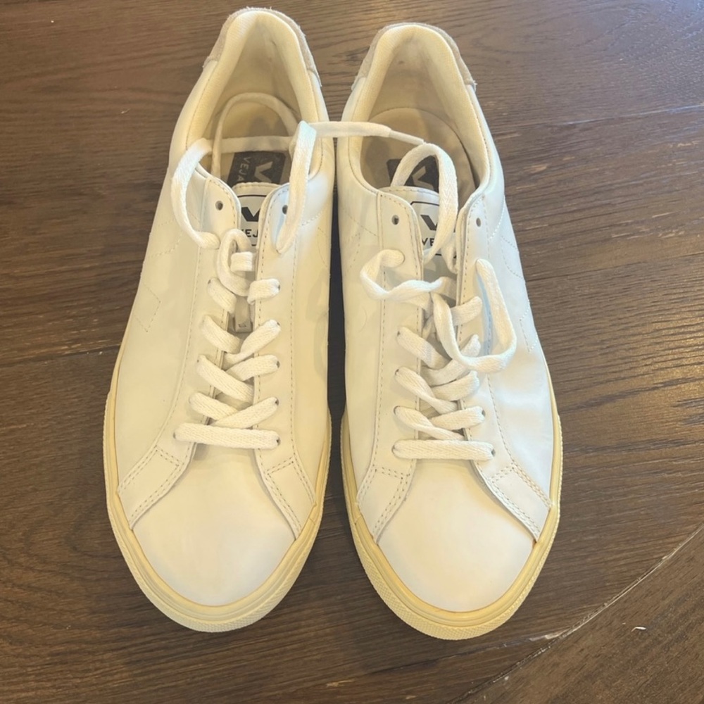 Veja White Leather sneakers size 9